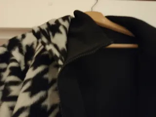 Chaquetón Punto y Roma estampado