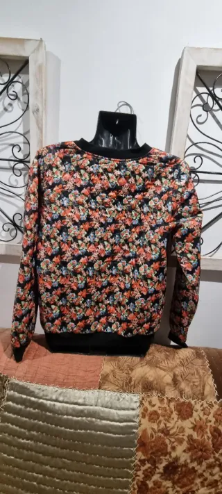 Ermosa chaqueta floral para mujer con cremallera