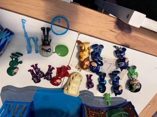 Torre PJ Masks con coche y figuras