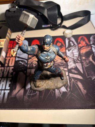 Figura Capitán América con Mjolnir
