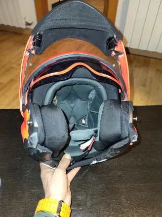 Casco de moto naranja