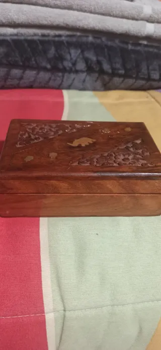 Caja de madera decorada