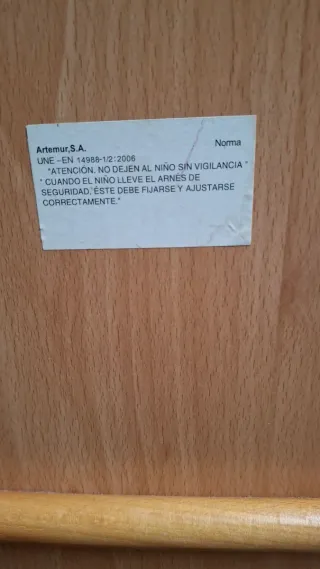 Trona pupitre madera