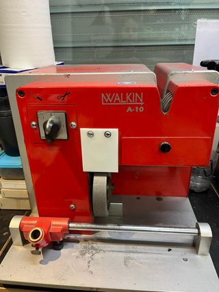 Maquinaria y mobiliario taller reparación calzado