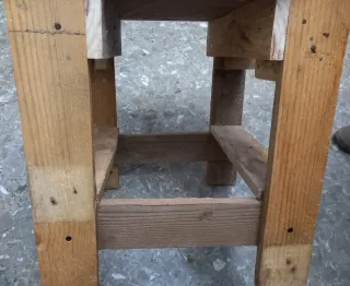 Mesa baja rústica de madera