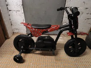 Moto eléctrica infantil Spiderman .SIN ESTRENAR!!!