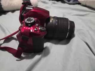 Cámara Réflex Nikon D3100 Roja