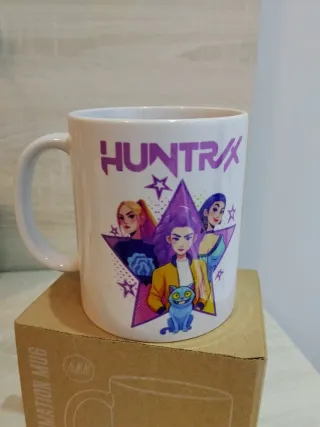 Taza Huntrix guerreras K-pop