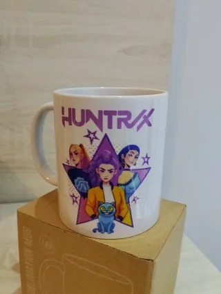 Taza Huntrix guerreras K-pop