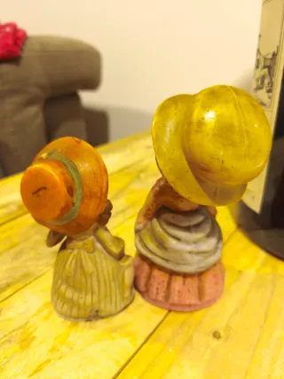 Coppia Statuine Vintage Ceramica Ragazze