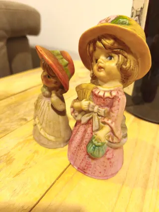 Coppia Statuine Vintage Ceramica Ragazze