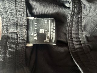 Chaqueta deportiva Nike negra y blanca