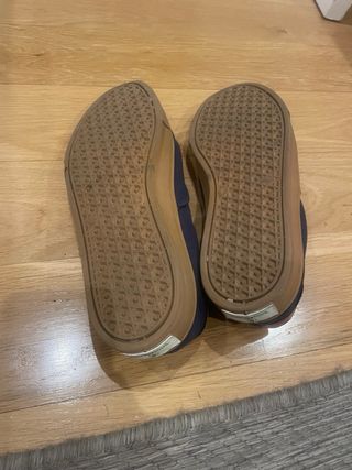 Zapatos náuticos azules y marrones