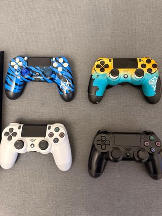 PS4 (PlayStation 4) Negra + 4 Mandos