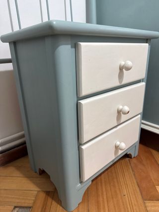 Mesita de noche, cómoda y 2 cabeceros a juego