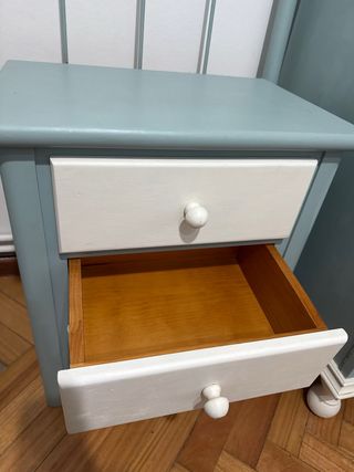 Mesita de noche, cómoda y 2 cabeceros a juego