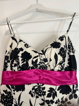 Vestido largo floral con cinturón rosa