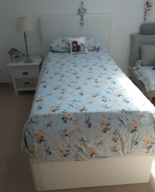 Cama individual tipo arcón con colchón