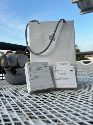 Caricatore iPhone completo originale Apple sigillato