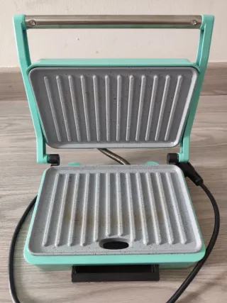 Plancha grill sandwichera eléctrica