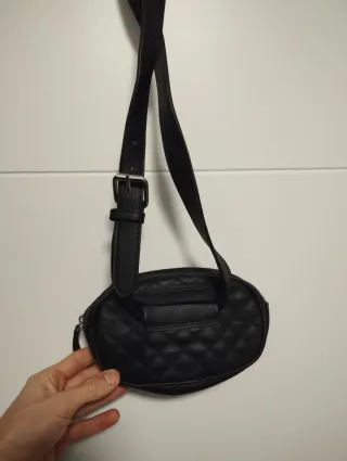 Riñonera Lefties acolchada con tachuelas