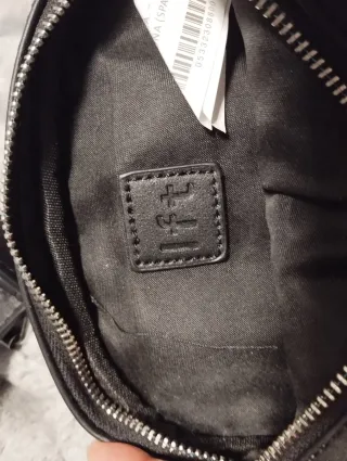 Riñonera Lefties acolchada con tachuelas