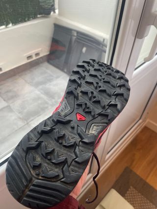 Salomon rojas y negras