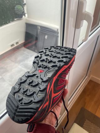 Salomon rojas y negras