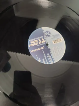 Mark V. & Poogie Bear - We Like To Get Loud