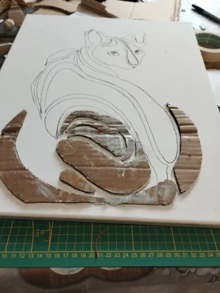 Gatto in stucco su tela oro e nero