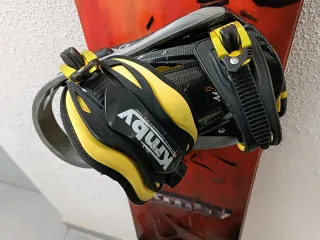 Tabla de Snowboard con fijaciones