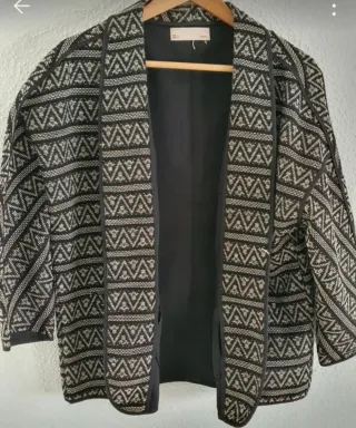 .Bonita chaqueta para vestir. Marca sfera talla L,