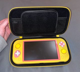 Nintendo Switch Lite + Cargador + Fundas + Juegos