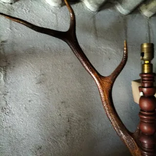 Lámpara de pie de madera