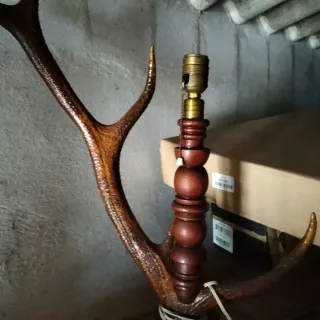 Lámpara de pie de madera