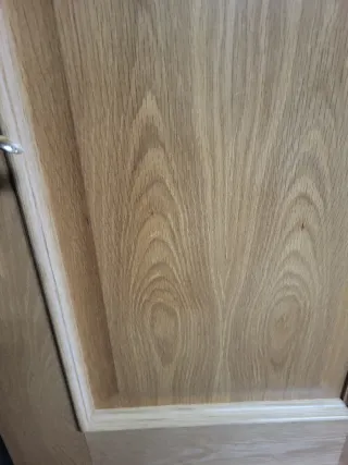 Puerta interior madera maciza barnizada 80€ todas