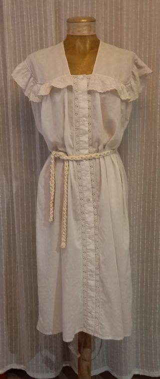 Antiguo vestido blanco.