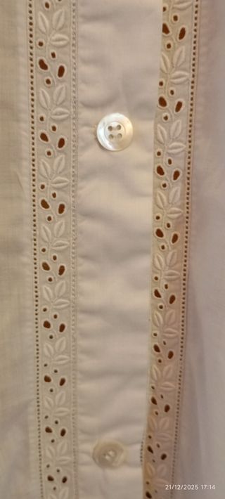 Antiguo vestido blanco.