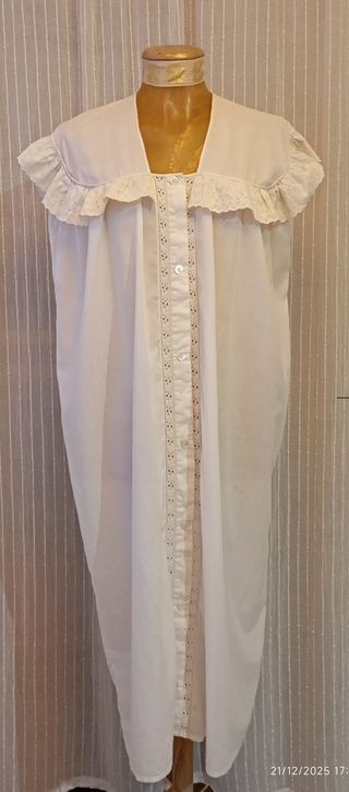 Antiguo vestido blanco.