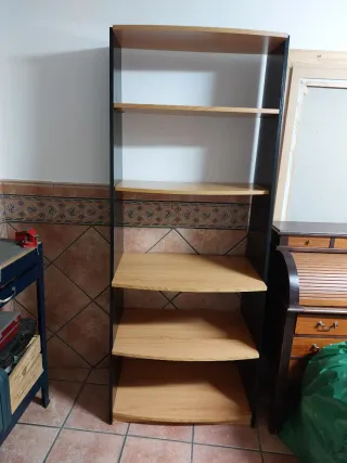 Estantería madera color marron y negro