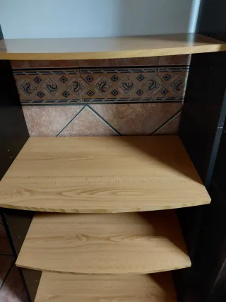 Estantería madera color marron y negro