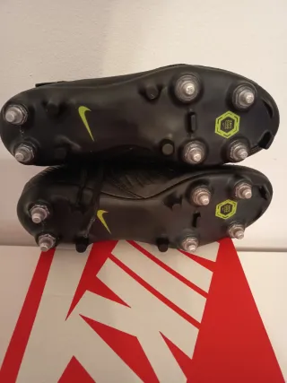 Botas de fútbol césped natural