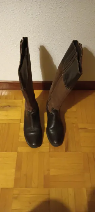 Botas de piel y ante marrones