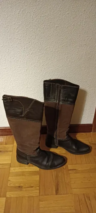 Botas de piel y ante marrones