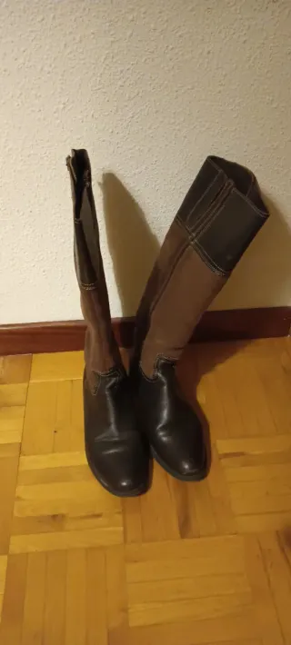 Botas de piel y ante marrones