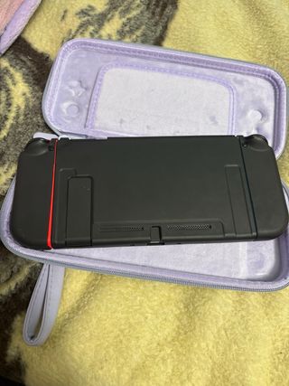 nintendo Switch + cargador + Tarjeta SD