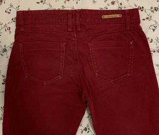 Pantalón pitillo granate