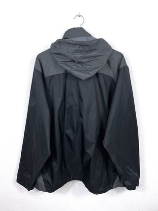 Chubasquero Columbia Oversize Capucha Negro Gris