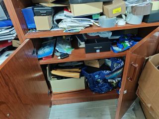 Escritorio y mueble de madera cerezo con cajones