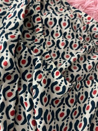 Blusa MNG hombro descubierto Talla XS